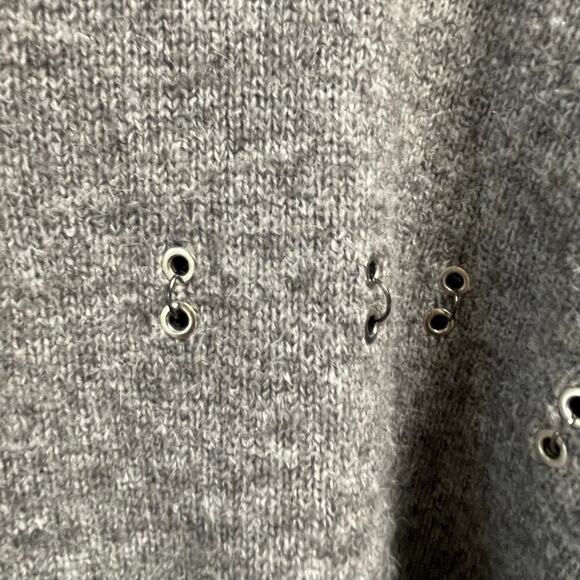 Guess Gray Stretchy Sweater Size Small Grommet Details Classic Casual Womens - Picture 3 of 4